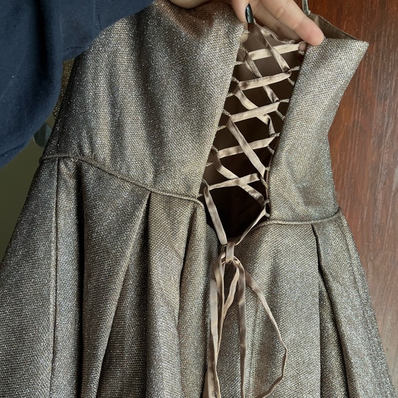 Nude colored dress - Picture 6 of 10